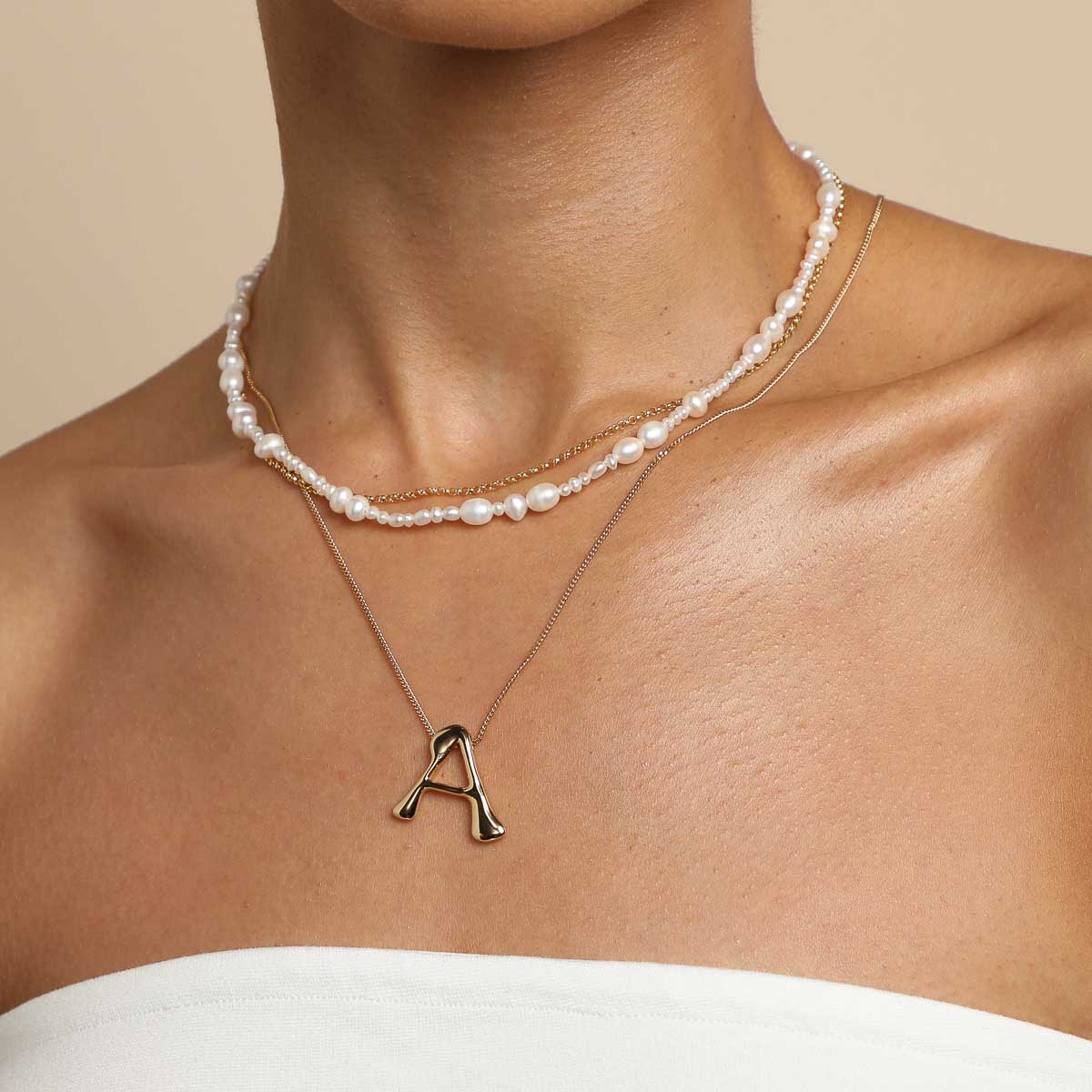 A Initial Bold Pendant Necklace in Gold - Image 3