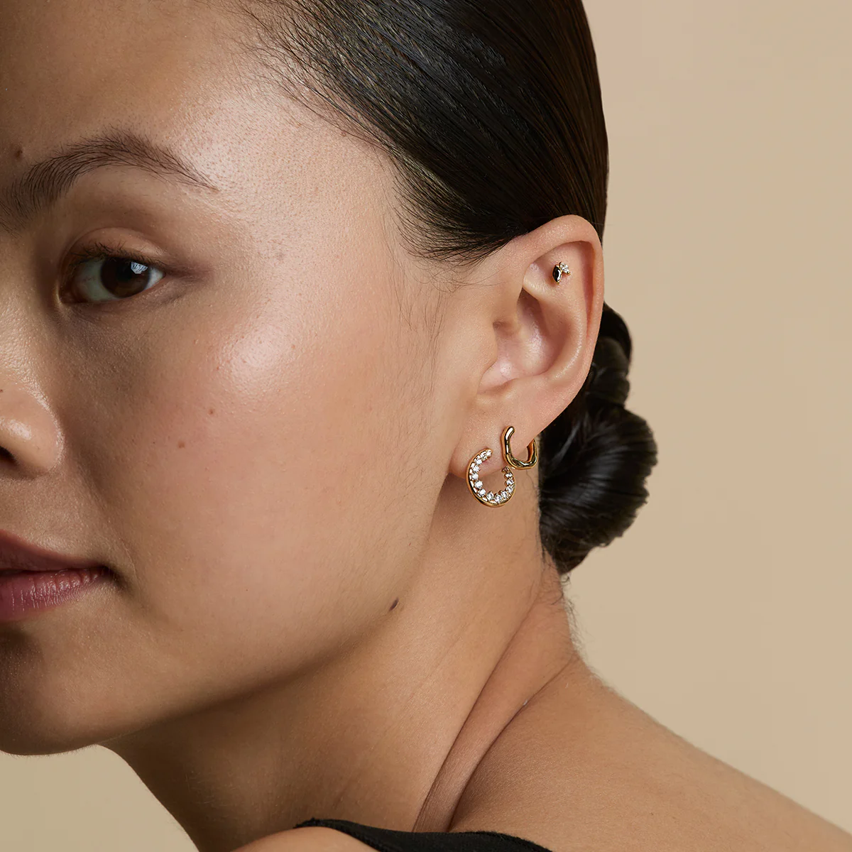 Black Crystal Double Marquise Titanium Piercing Stud in Gold - Image 4