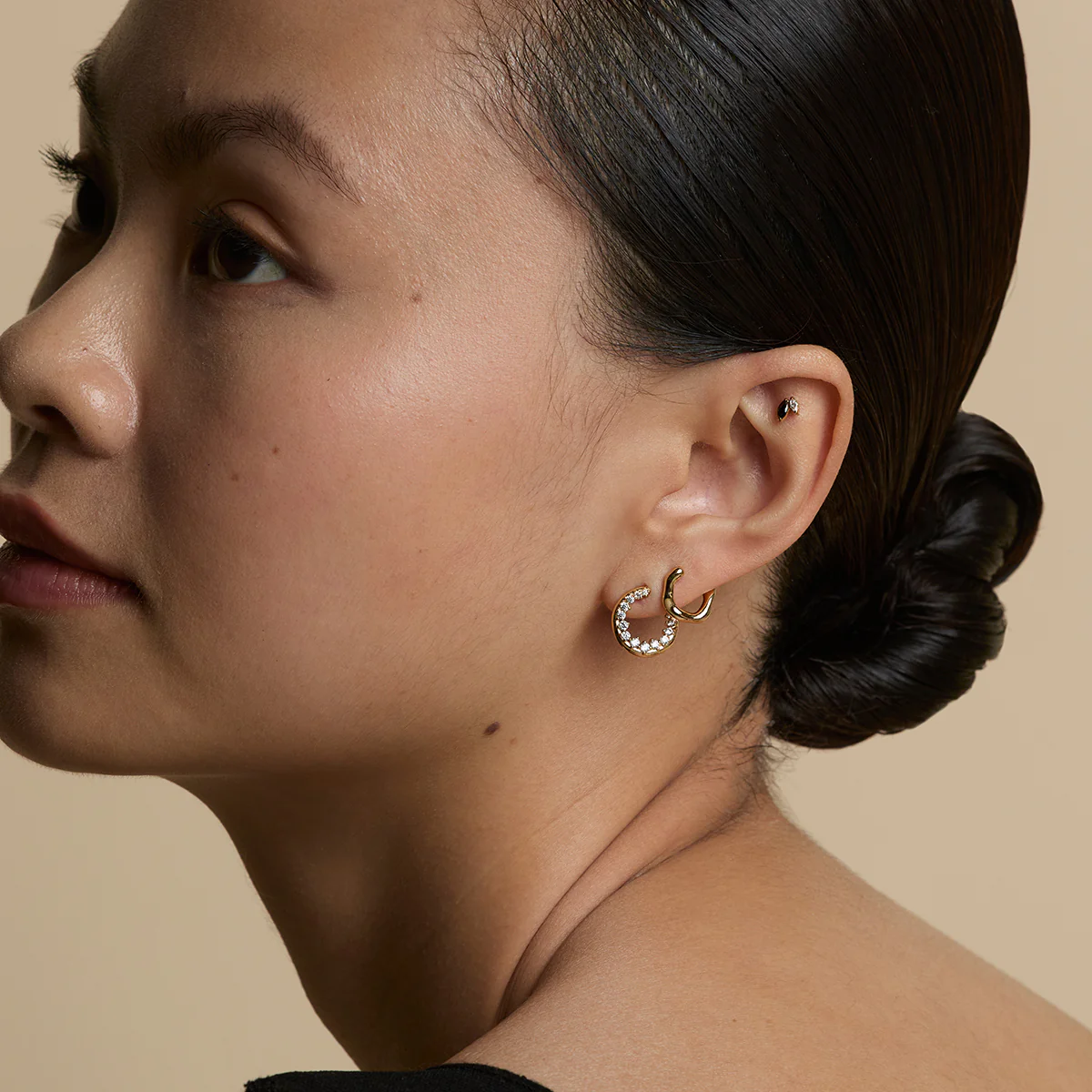 Black Crystal Double Marquise Titanium Piercing Stud in Gold - Image 5