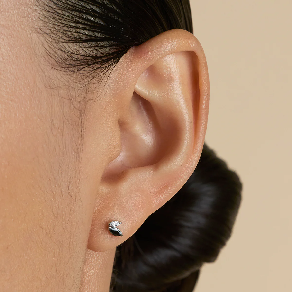Black Crystal Double Marquise Titanium Piercing Stud in Platinum - Image 2