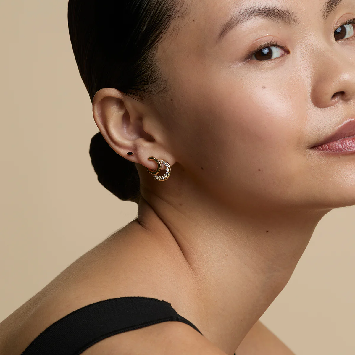 Black Crystal Marquise Titanium Piercing Stud in Gold - Image 4