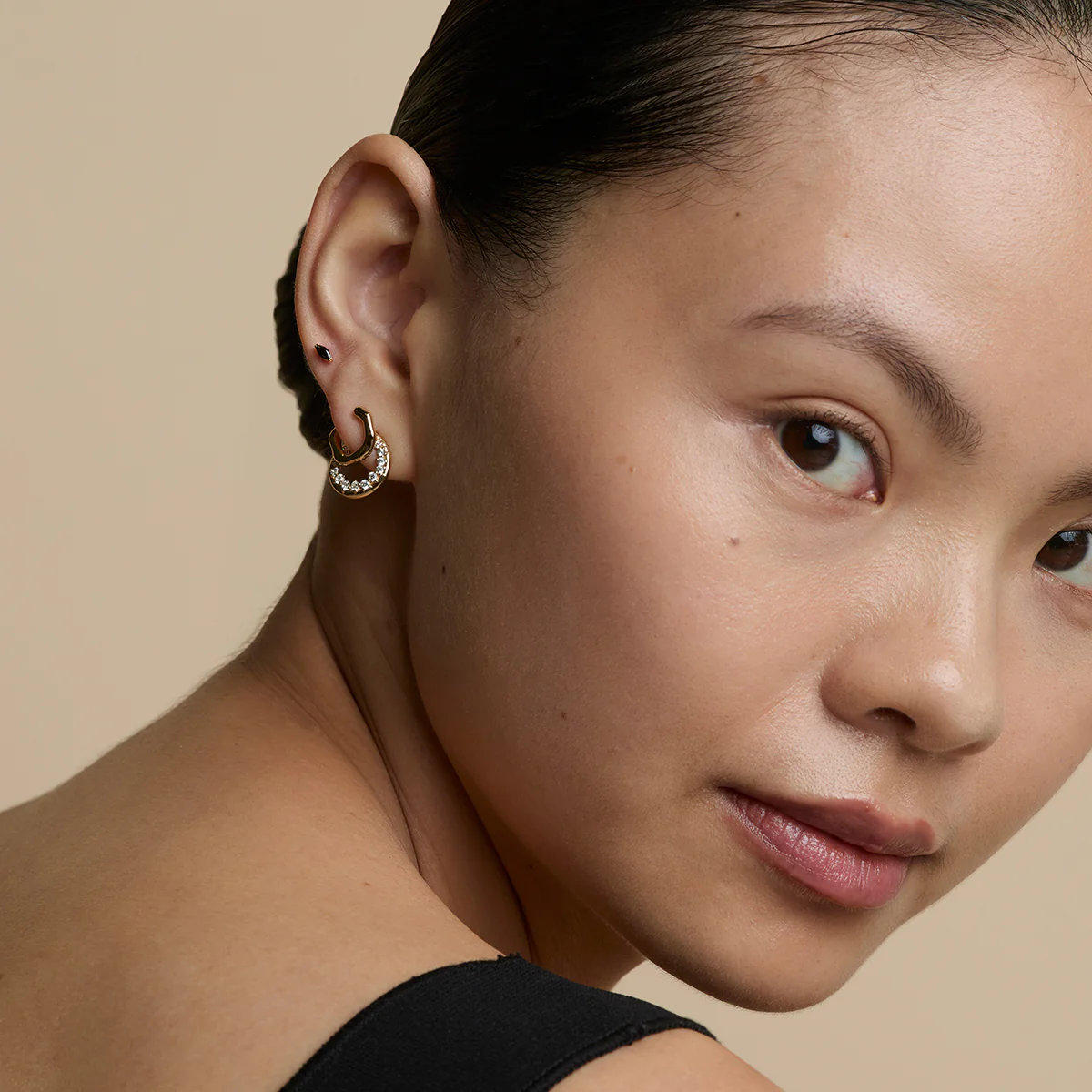 Black Crystal Marquise Titanium Piercing Stud in Gold - Image 5