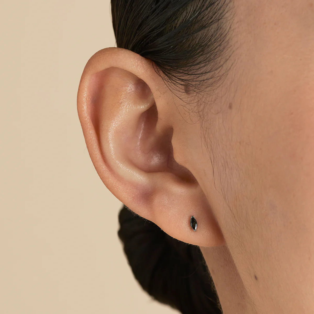 Black Crystal Marquise Titanium Piercing Stud in Platinum - Image 2