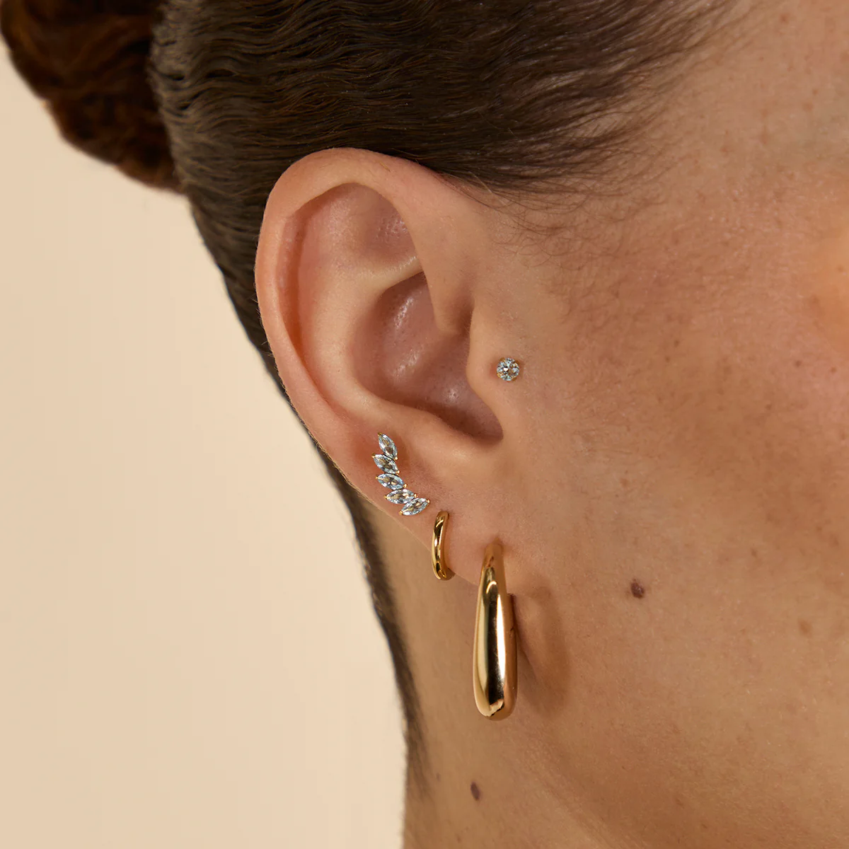 Blue Crystal Titanium Piercing Stud in Gold - Image 3