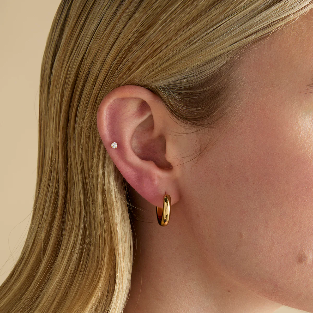 Bold Crystal Titanium Piercing Stud in Gold - Image 2
