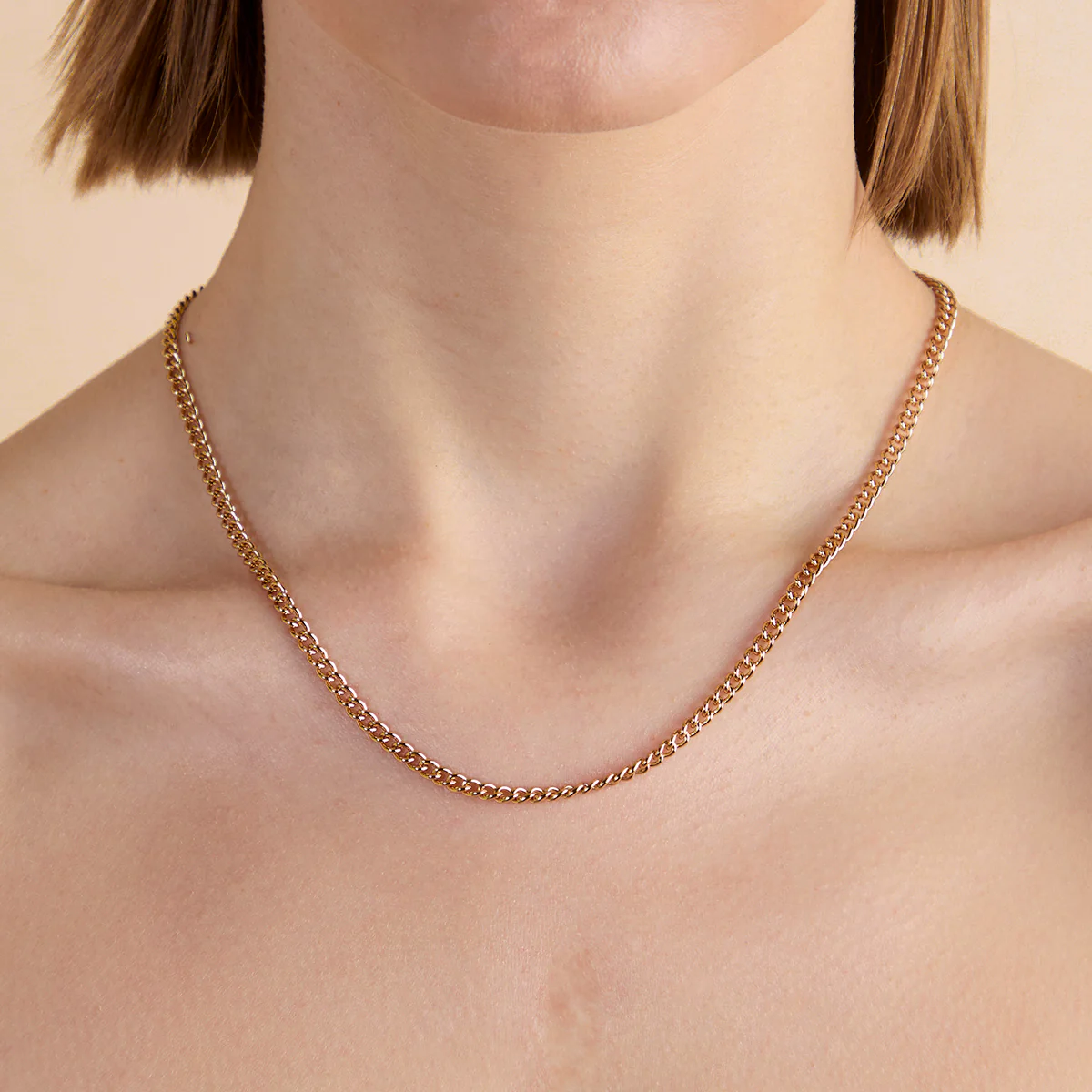 Bold Essential Curb Chain Necklace in Gold - Image 2