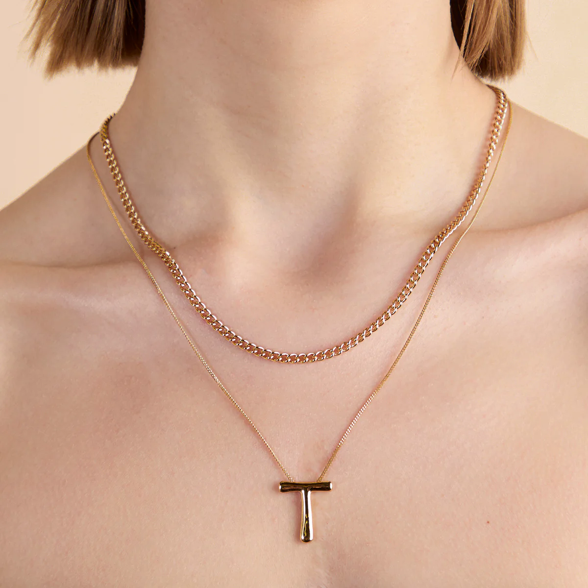 Bold Essential Curb Chain Necklace in Gold - Image 4