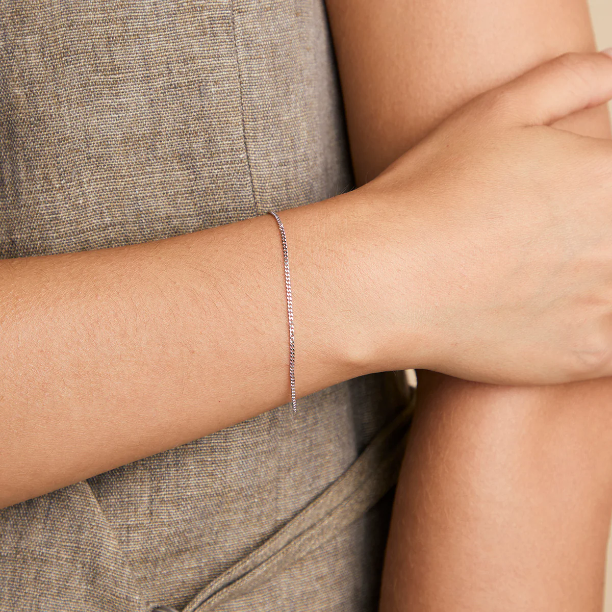 Bold Miyu Chain Bracelet in Solid White Gold - Image 2