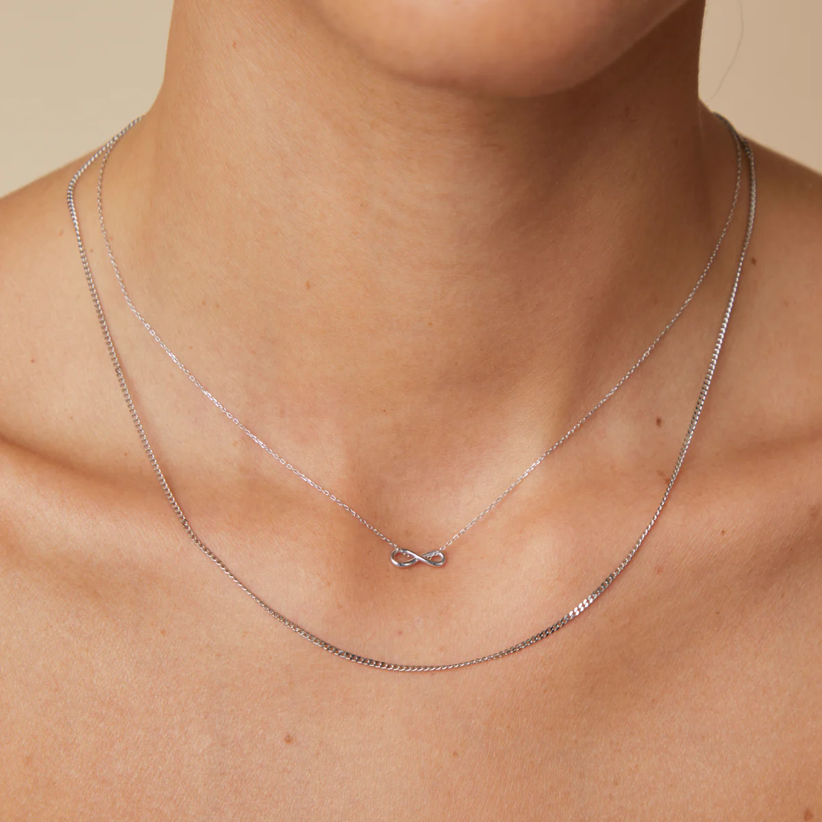 Bold Miyu Chain Necklace in Solid White Gold - Image 4