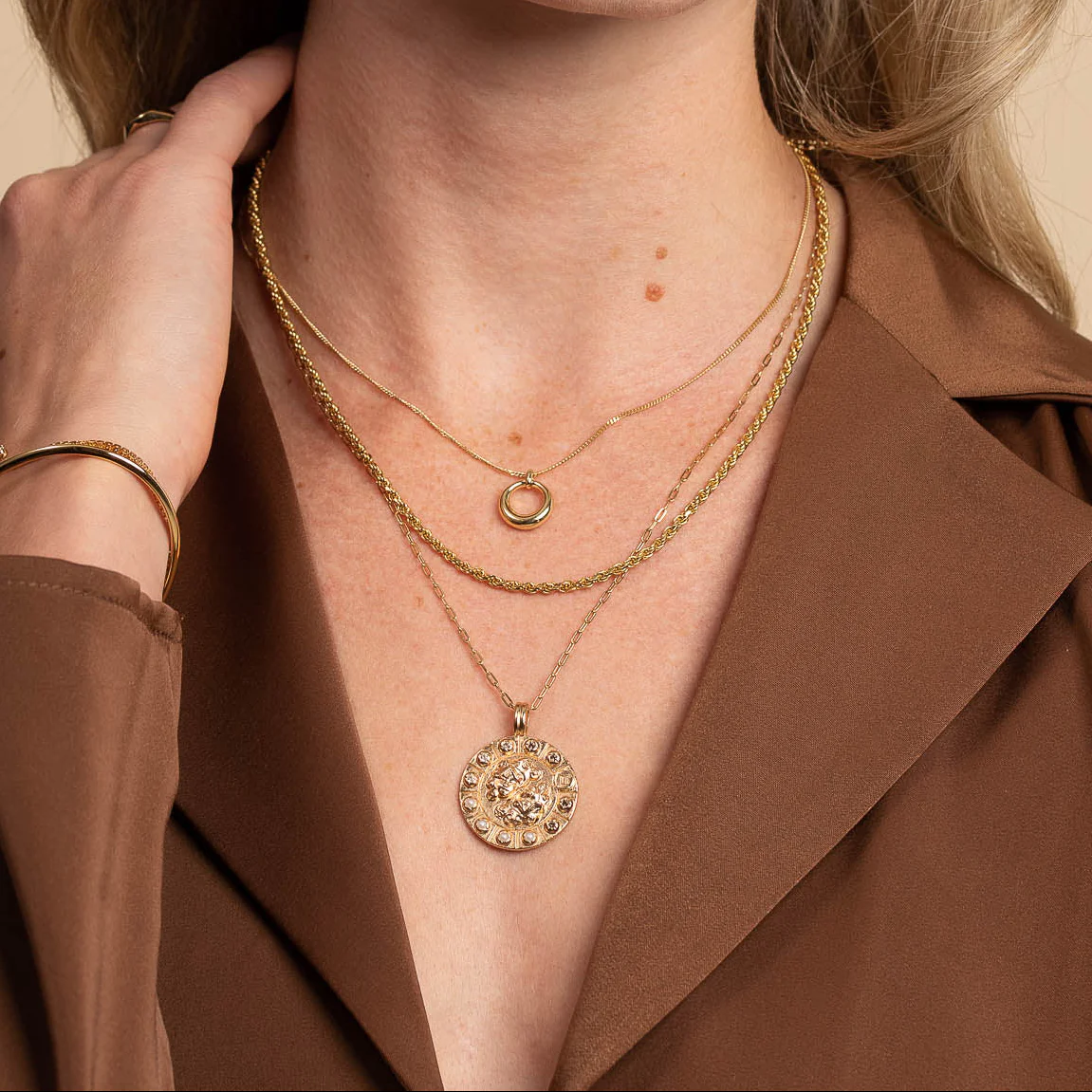 Gemini Bold Zodiac Pendant Necklace in Gold - Image 4