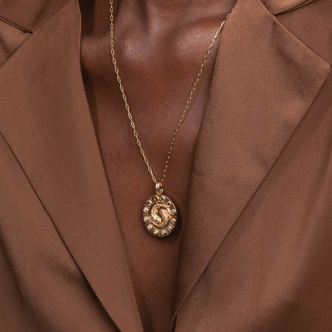 Pisces Bold Zodiac Pendant Necklace in Gold - Image 2