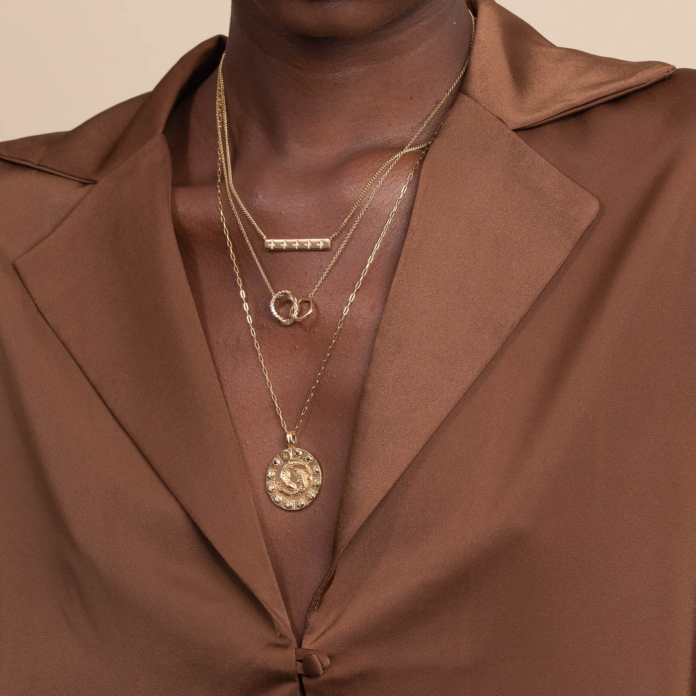 Pisces Bold Zodiac Pendant Necklace in Gold - Image 4
