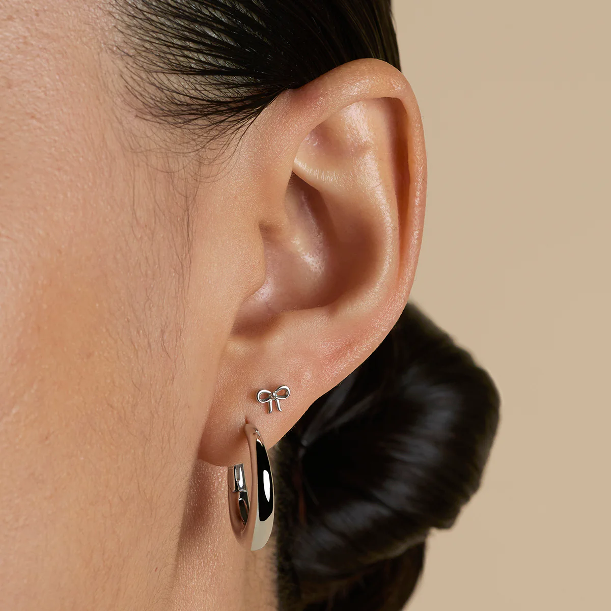 Bow Titanium Piercing Stud in Platinum - Image 3