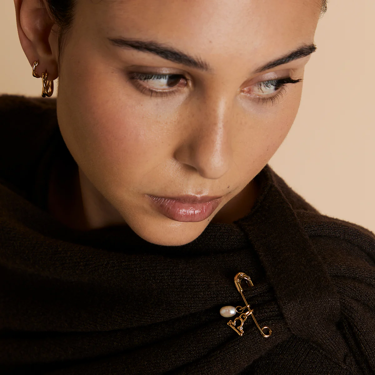 Charm Pin Brooch in Gold - Image 3