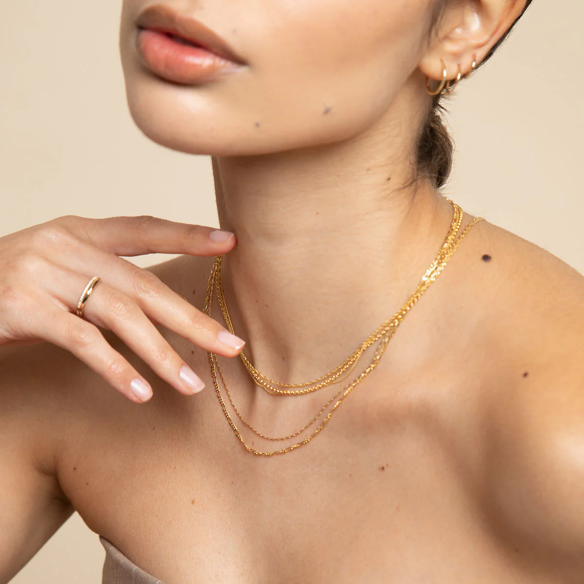 Chelsea Chain Necklace in Solid Gold - Image 4