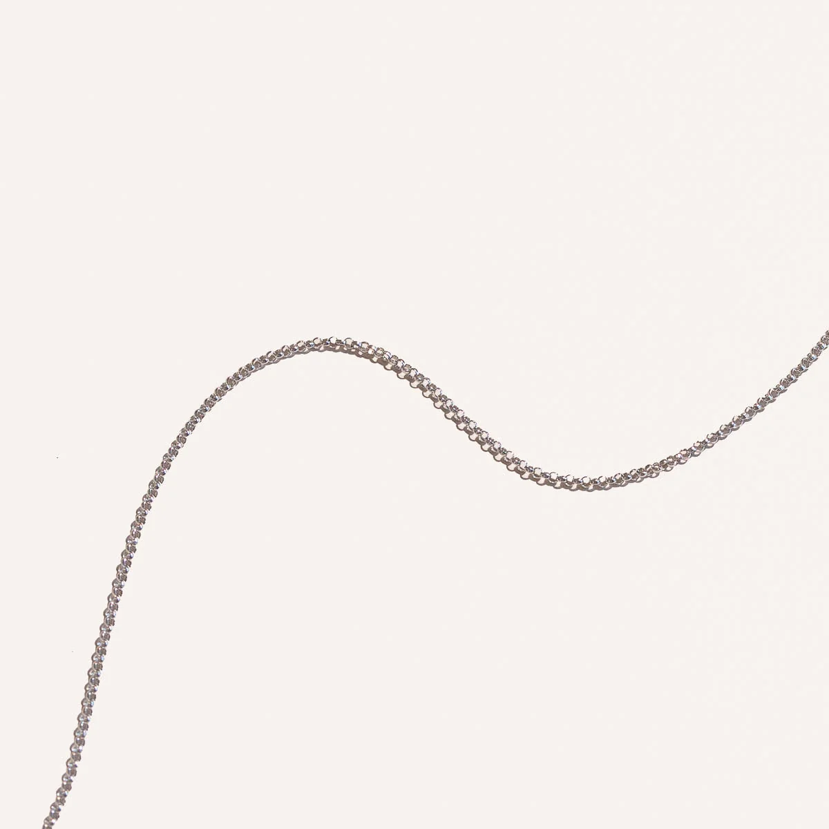 Chelsea Story Chain Necklace in Solid White Gold - Image 3