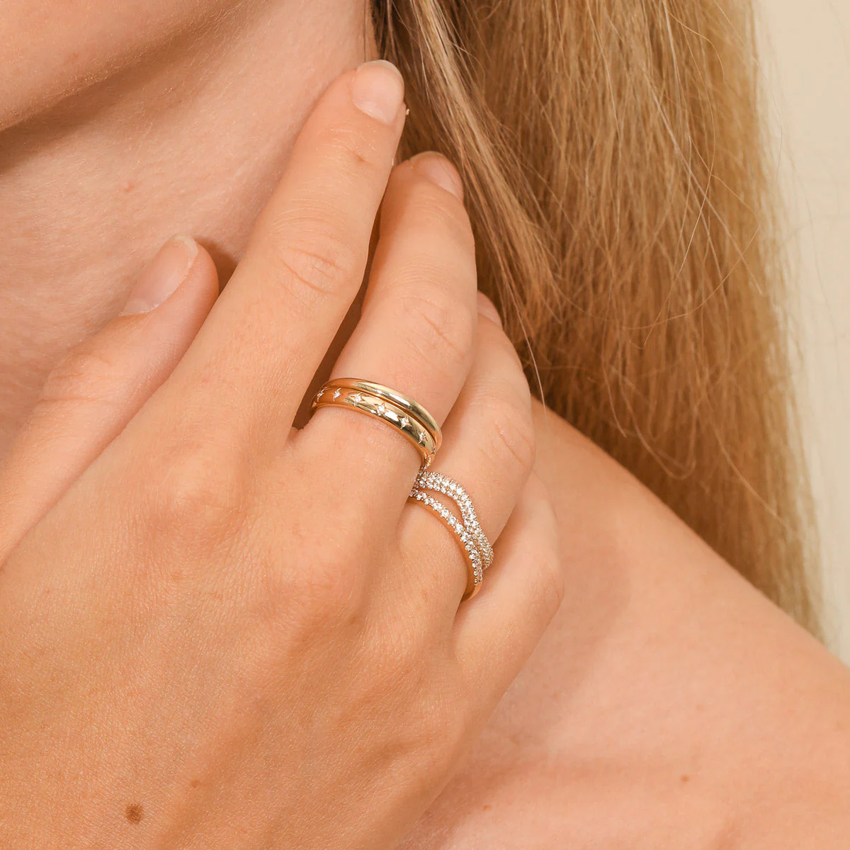 Cosmic Star Band Ring in Gold - Image 4
