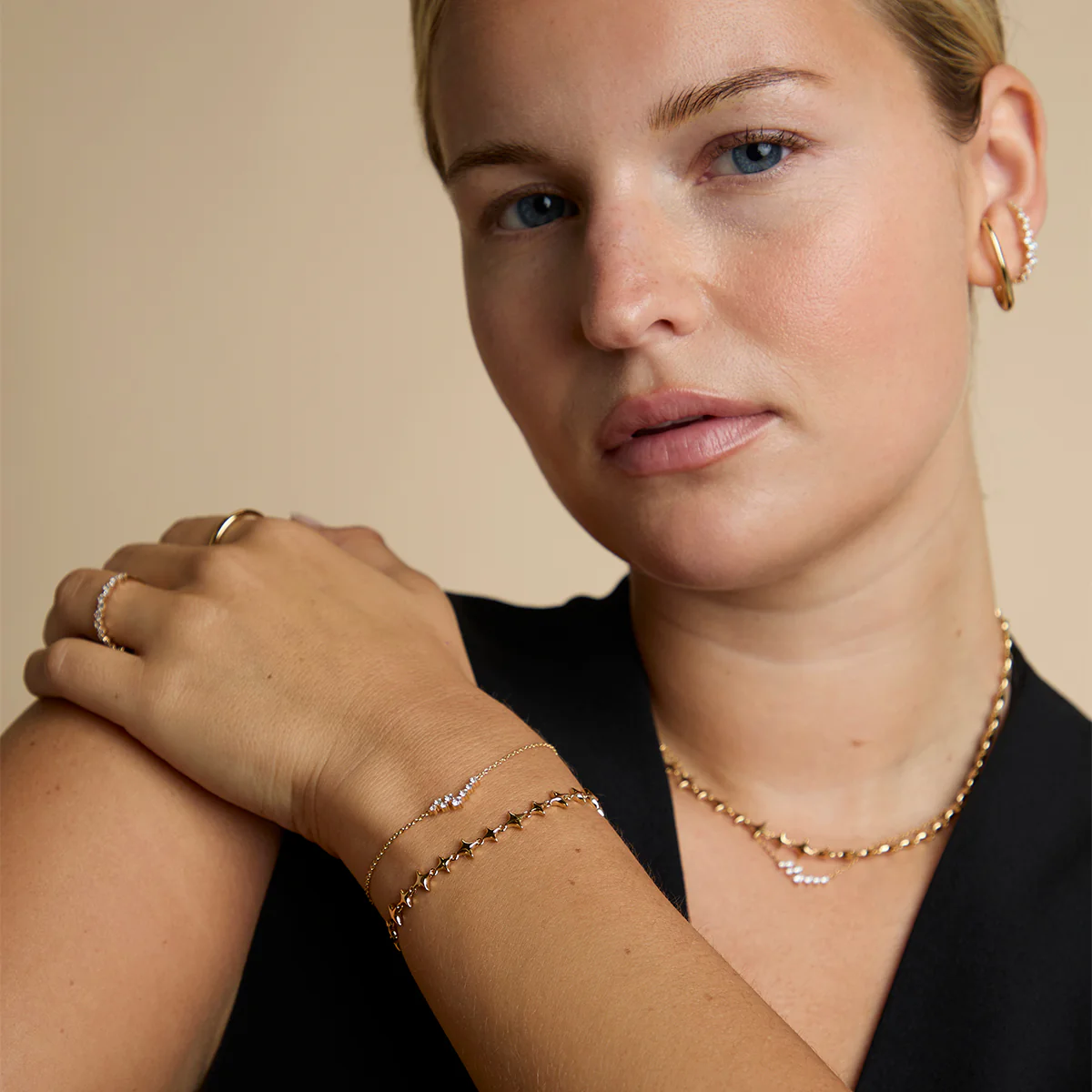 Cosmic Star Chain Bracelet in Gold - Image 6