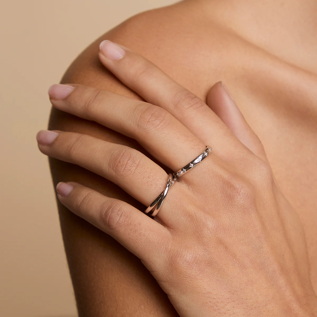 Crossover Illusion Band Ring in Silver - Image 3