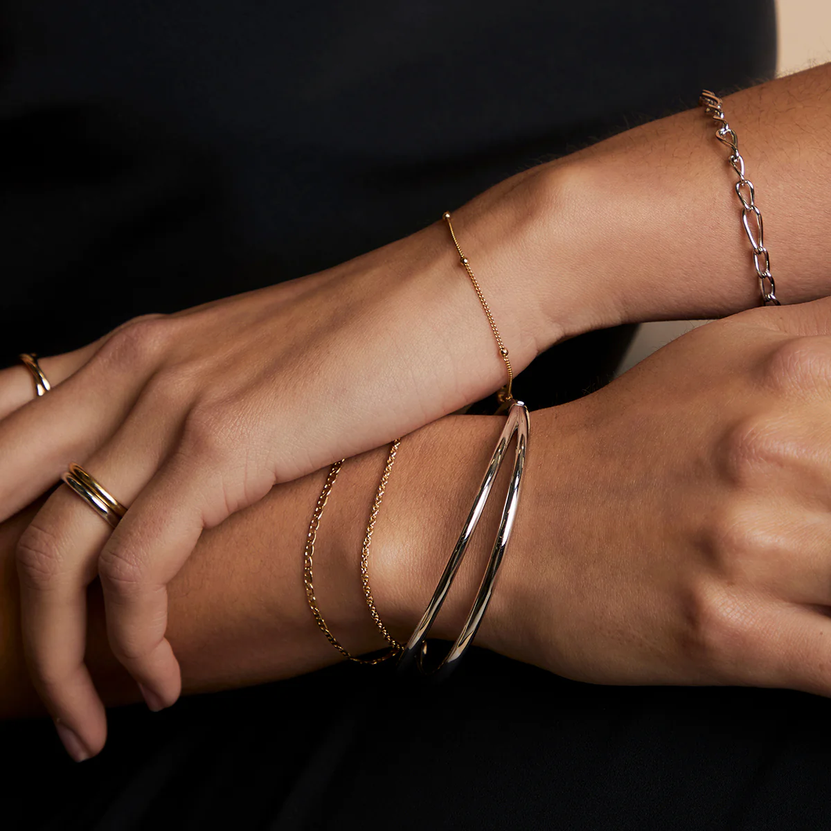 Crossover Illusion Bangle in Silver - Image 4