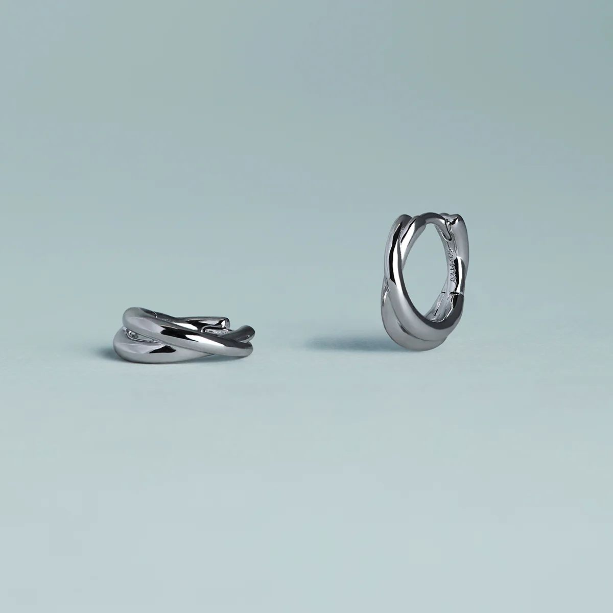 Crossover Illusion Huggies in Silver - Image 7