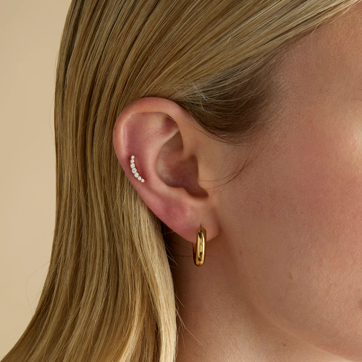 Curved Crystal Titanium Piercing Stud in Gold - Image 2