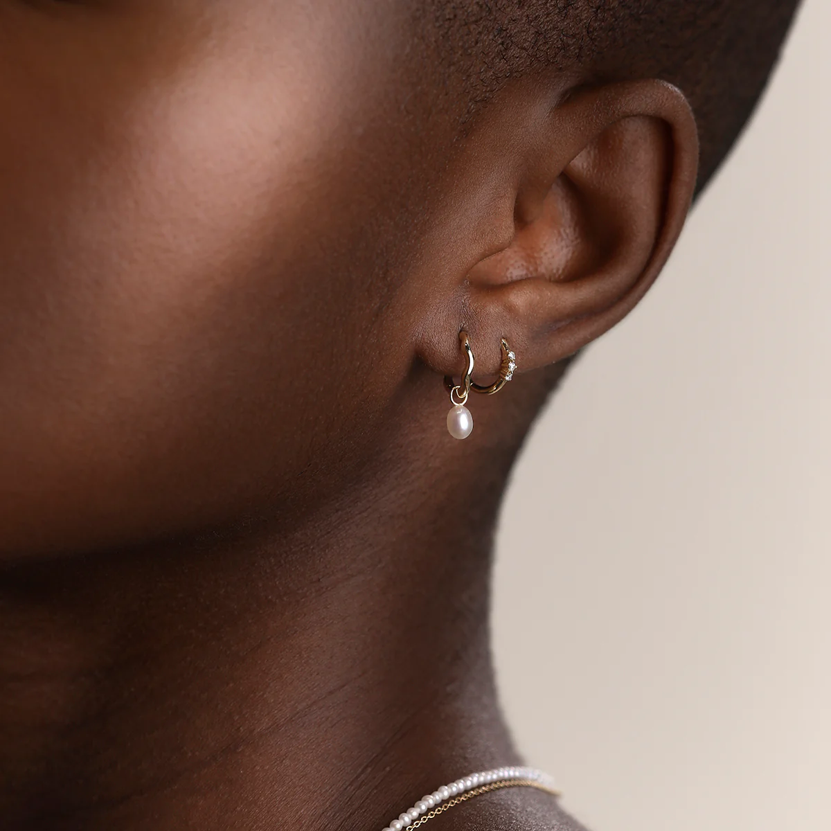 Diamond Triology Seamless Piercing Hoop in Solid Gold - Image 5