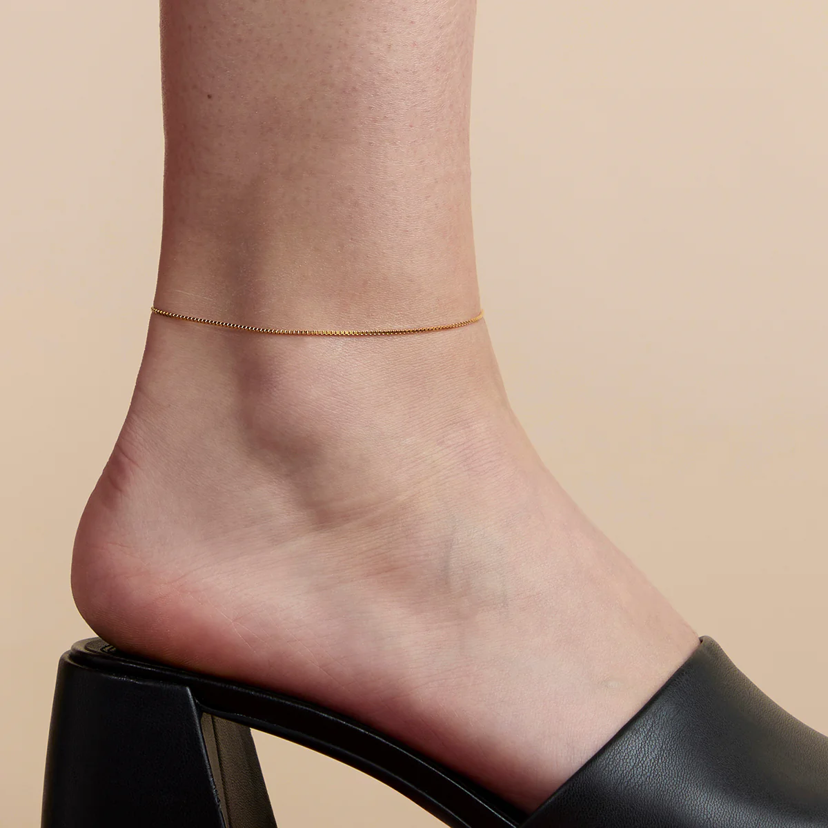 Essential Box Chain Anklet in Gold - Image 2