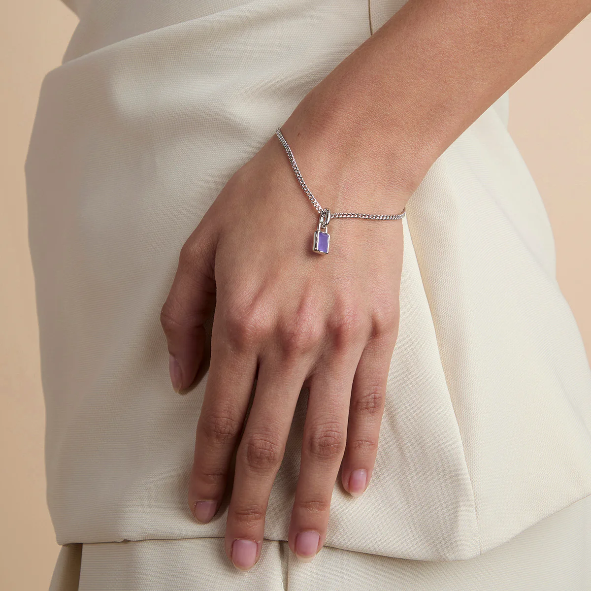 Essential Curb Chain Bracelet in Silver - Image 4