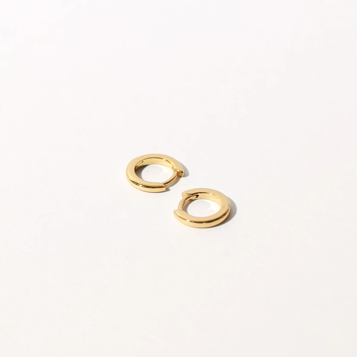 Essential Huggies in Gold - Image 3
