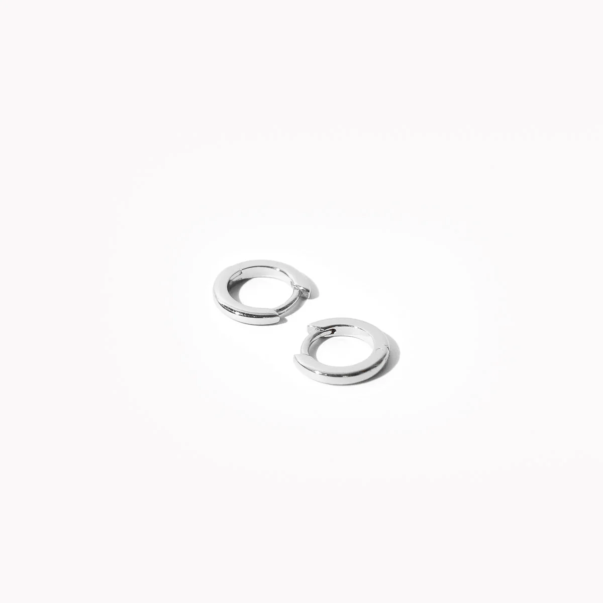 Essential Huggies in Silver - Image 3