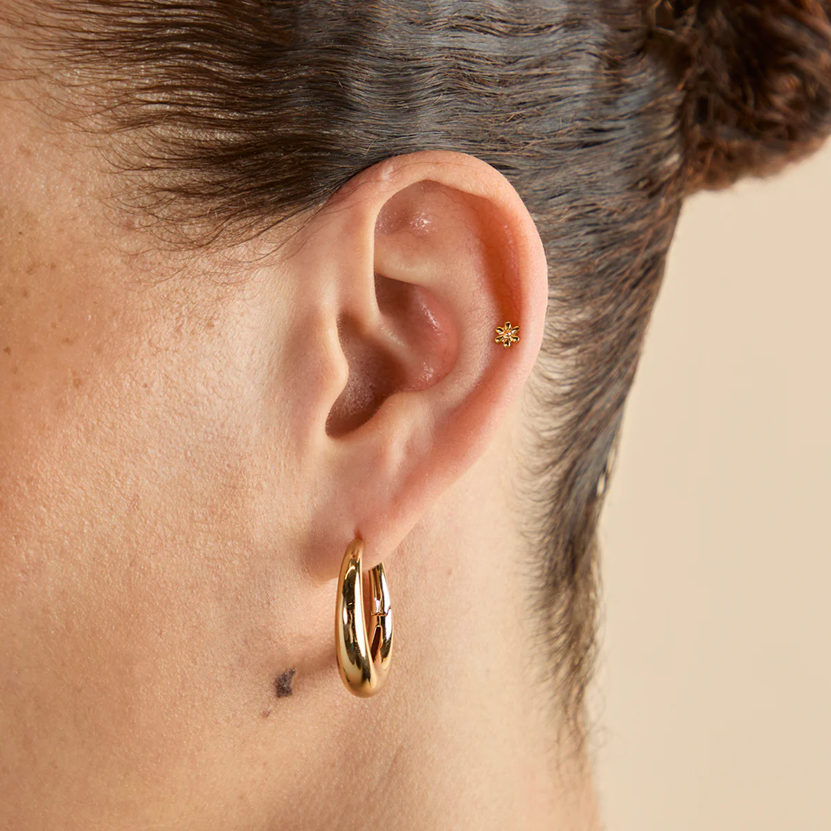 Flower Titanium Piercing Stud in Gold - Image 2