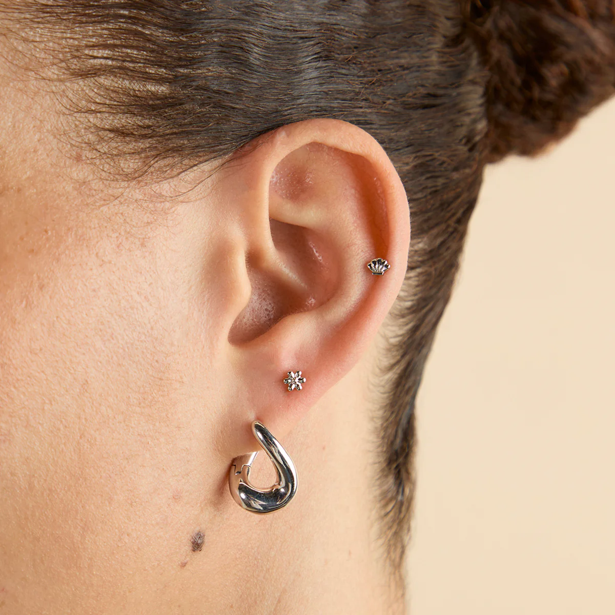 Flower Titanium Piercing Stud in Platinum - Image 3