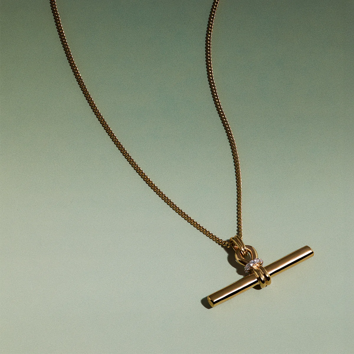 Hardware T-Bar Pendant Necklace in Gold - Image 4