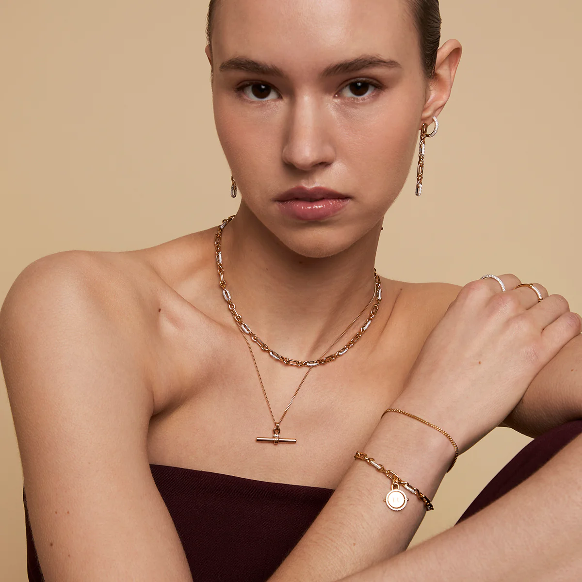 Hardware T-Bar Pendant Necklace in Gold - Image 5
