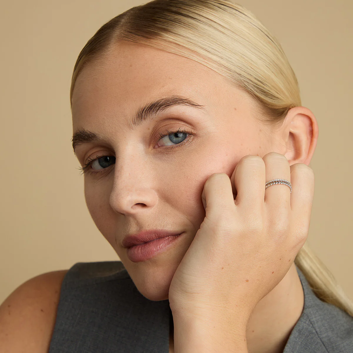 Heart Band Ring in Solid White Gold - Image 5