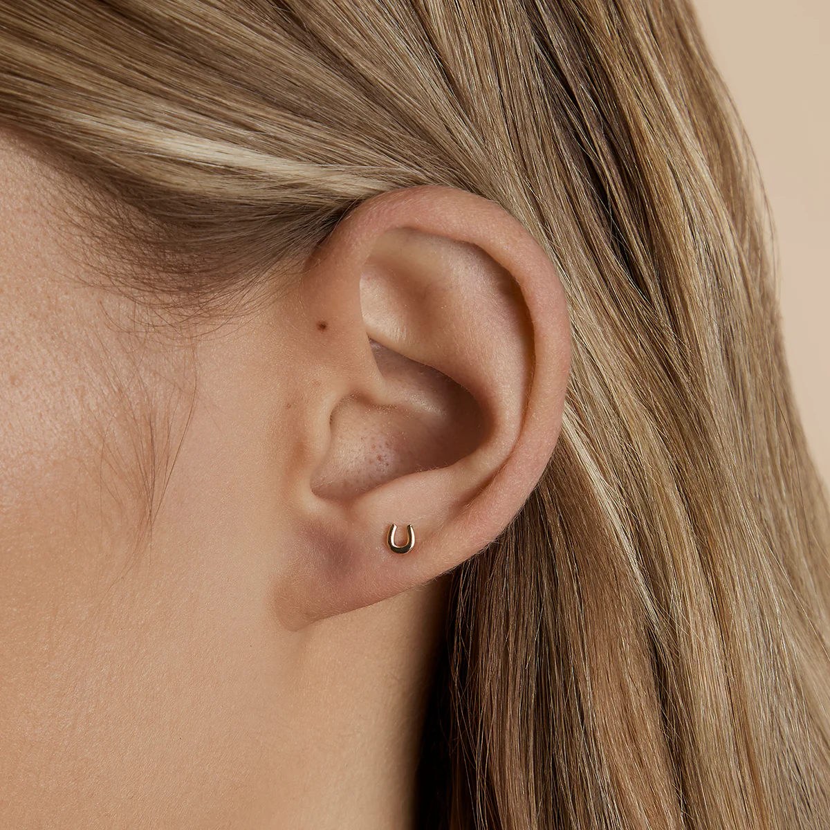 Horseshoe Piercing Stud in Solid Gold - Image 2