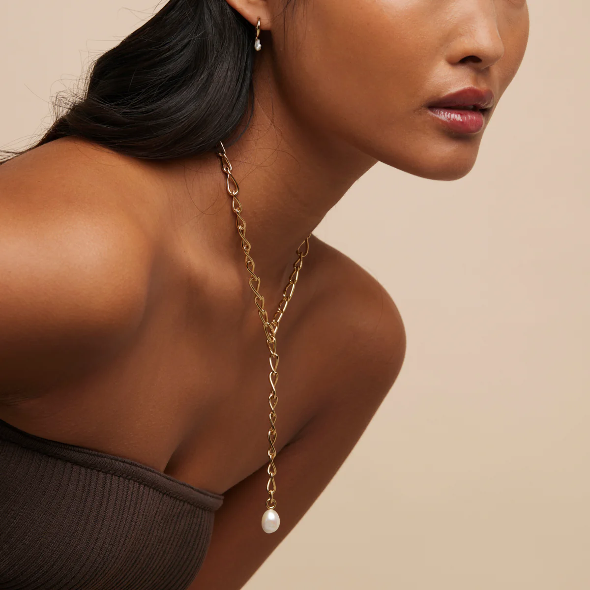 Infinite Pearl Bold Lariat Necklace in Gold - Image 5