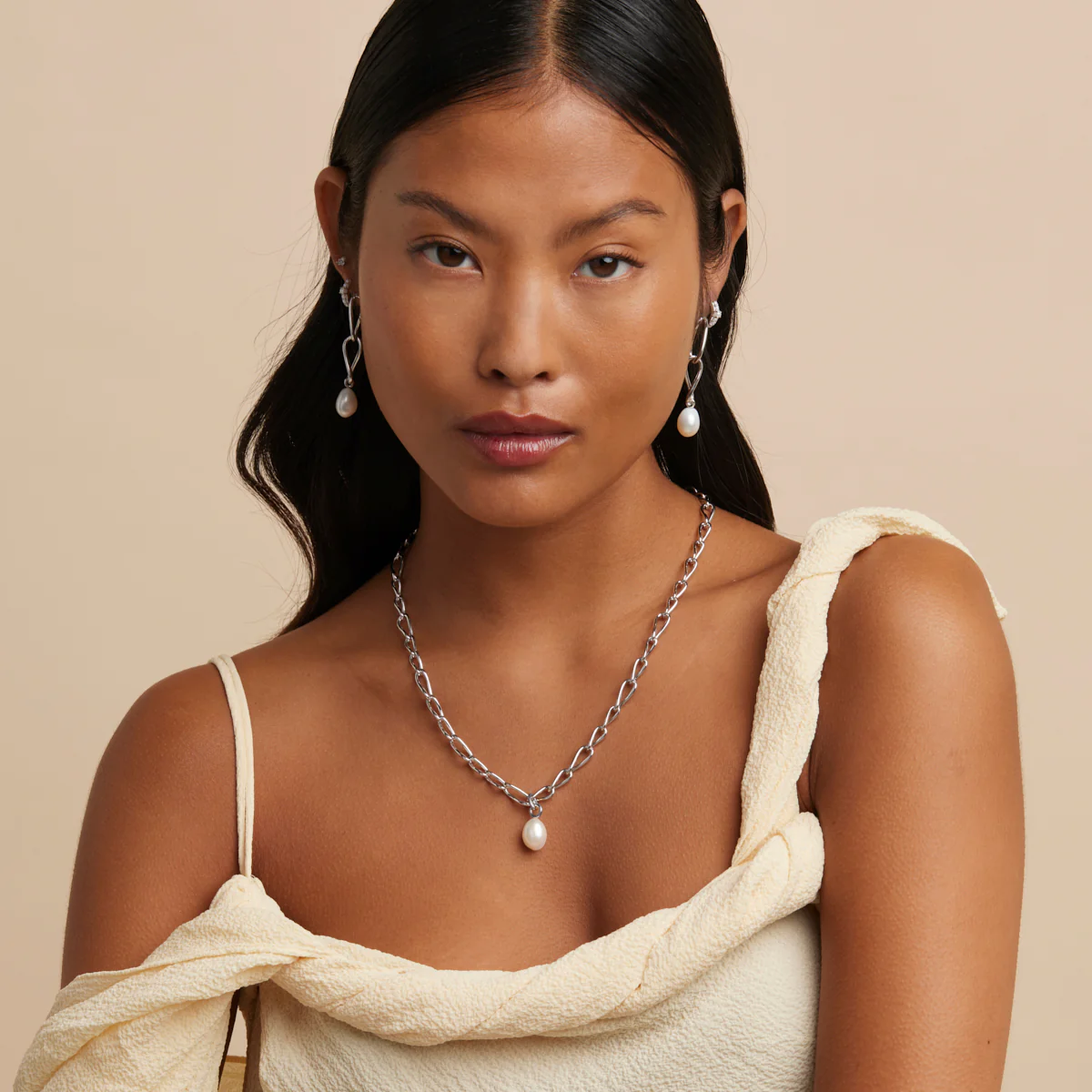 Infinite Pearl Bold Lariat Necklace in Silver - Image 6