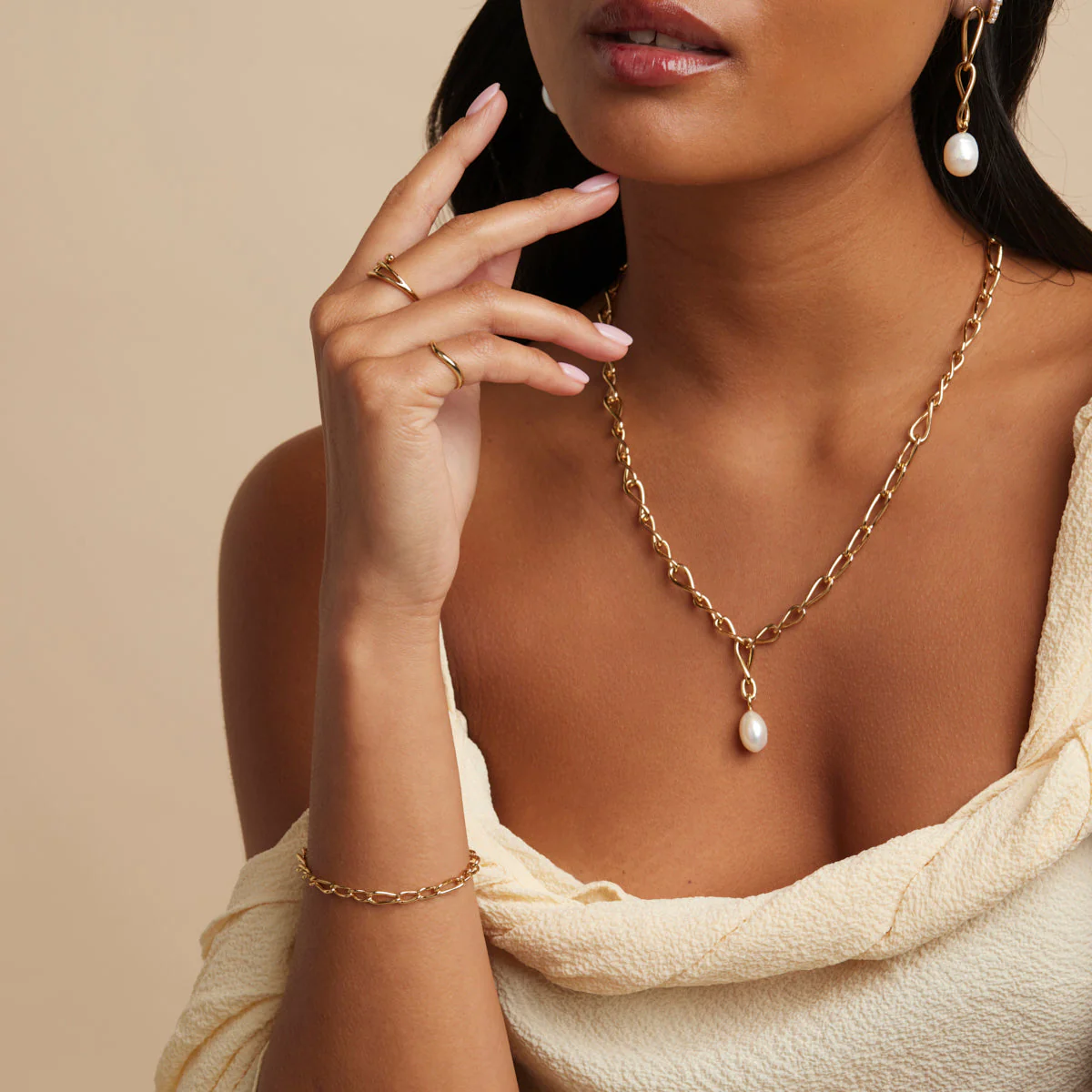 Infinite Slim Chain Bracelet in Gold - Image 4