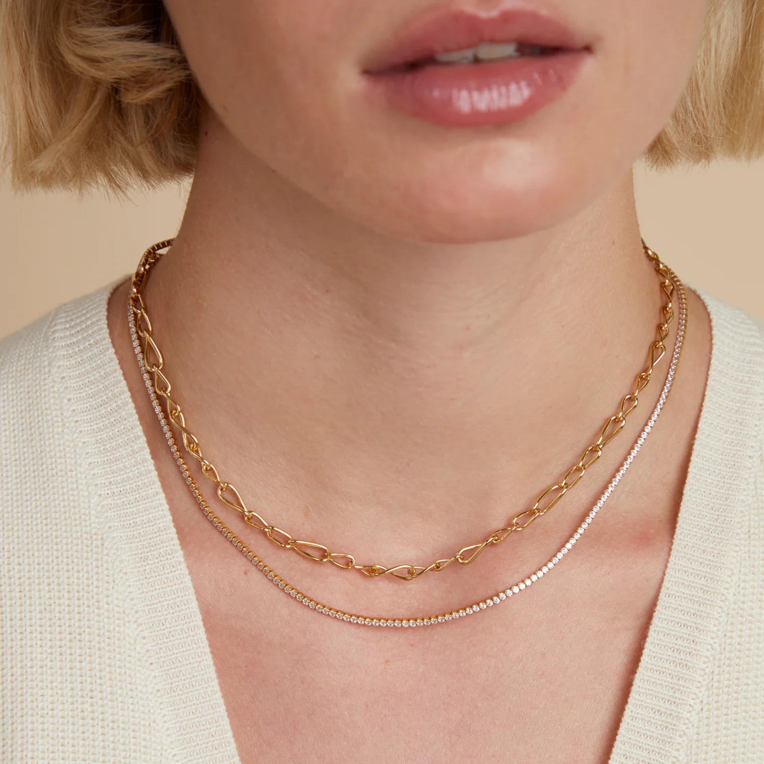 Infinite Slim Chain Necklace in Gold - Image 3