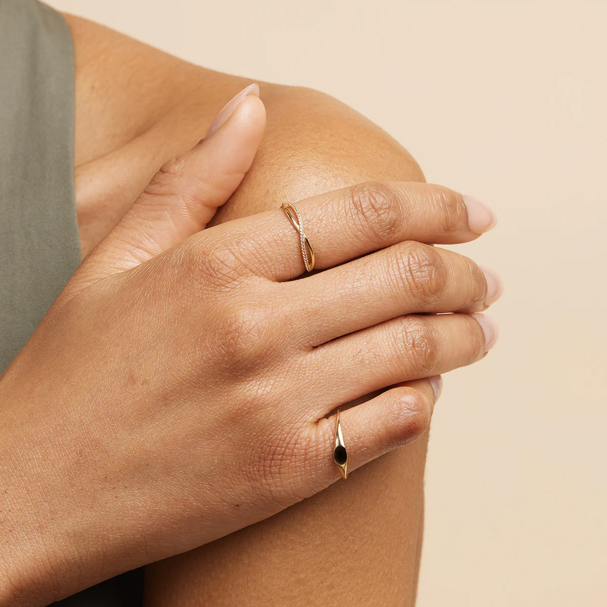 Infinite Topaz Pavé Ring in Solid Gold - Image 3