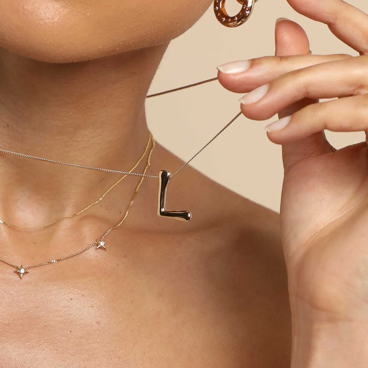 L Initial Bold Pendant Necklace in Gold - Image 4