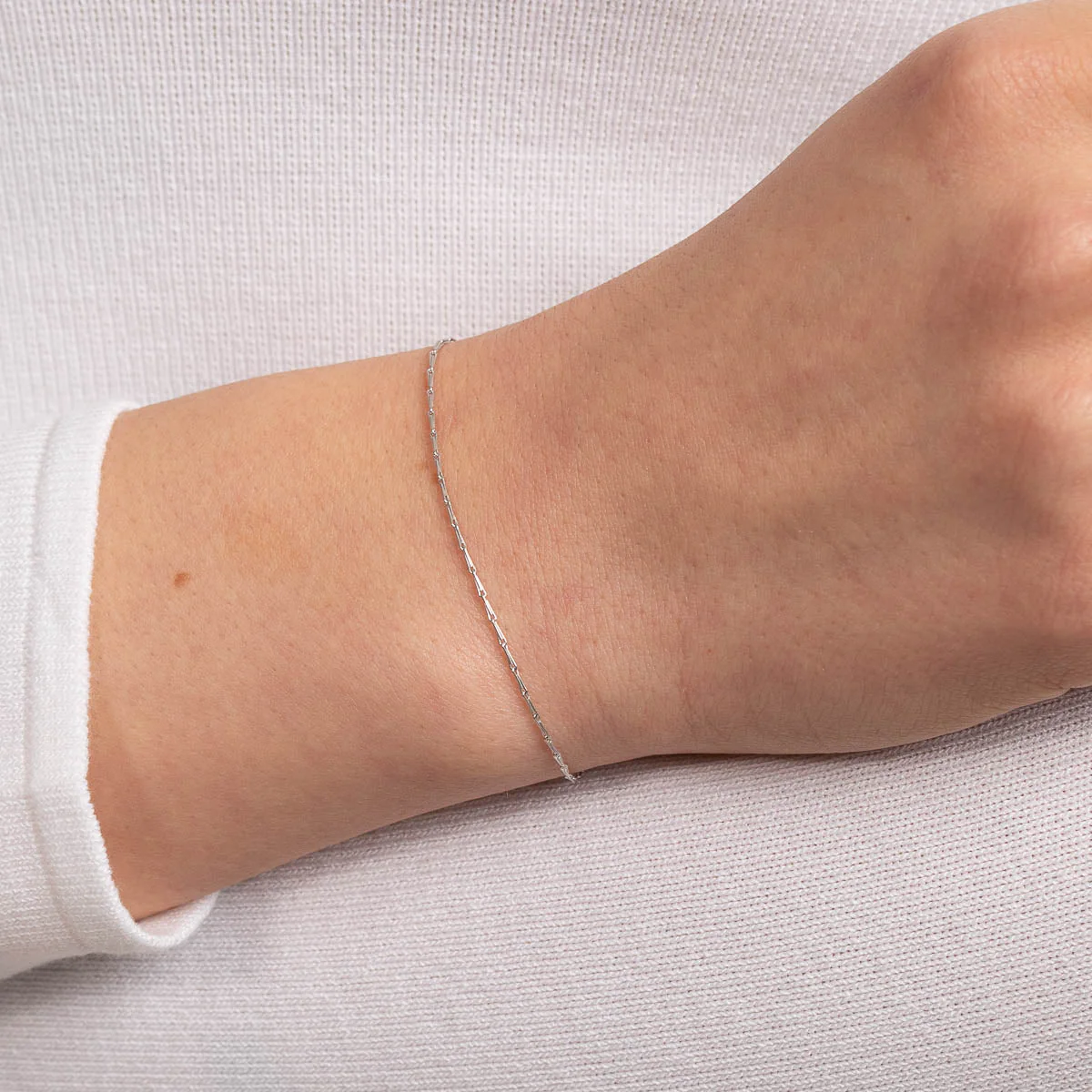 Marylebone Story Chain Bracelet in Solid White Gold - Image 2