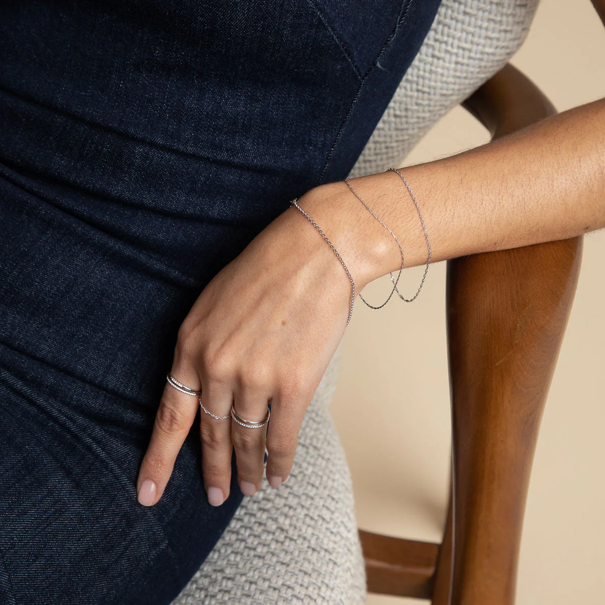 Marylebone Story Chain Bracelet in Solid White Gold - Image 4
