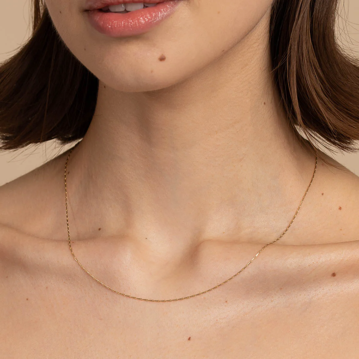 Marylebone Story Chain Necklace in Solid Gold - Image 2