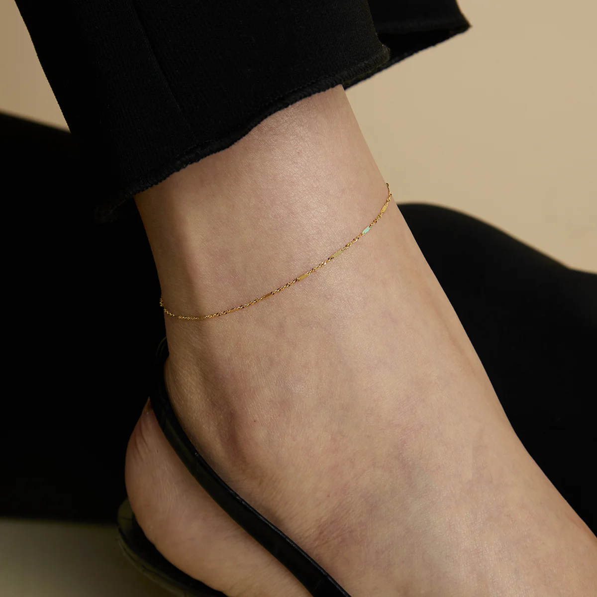 Astrid Chain Anklet in Solid Gold - Image 2