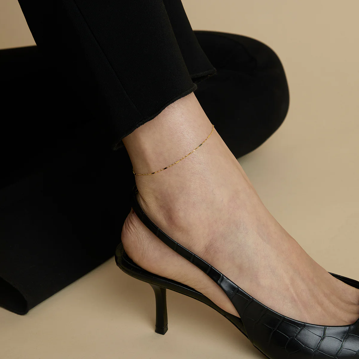 Astrid Chain Anklet in Solid Gold - Image 3