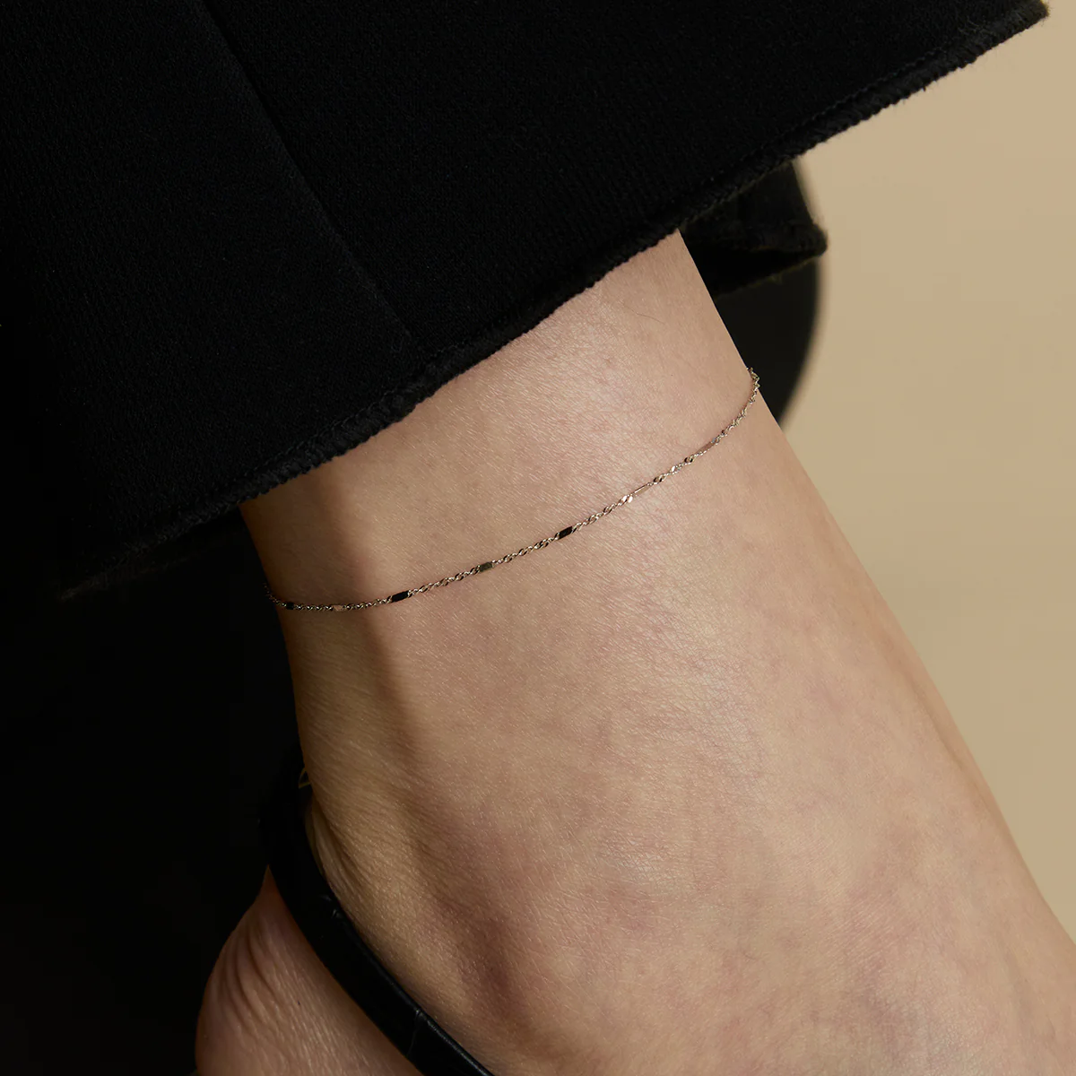 Astrid Story Chain Anklet in Solid White Gold - Image 3