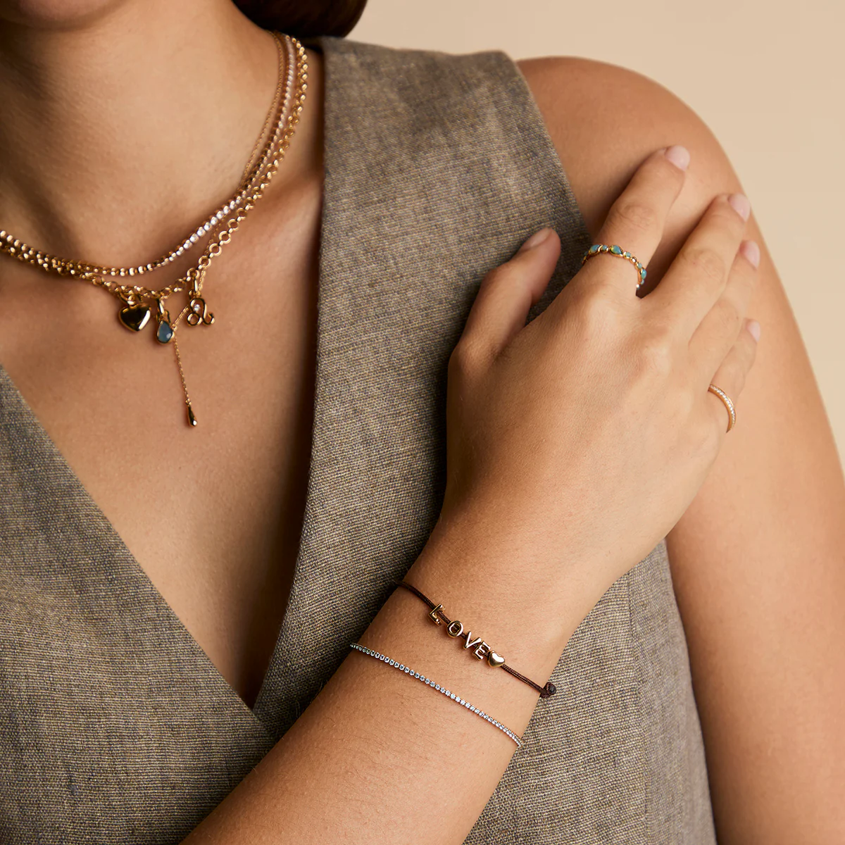 O Initial Click Charm in Solid Gold - Image 4
